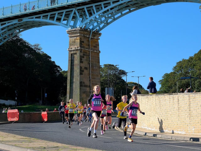 The runners pass beneath Spa Bridge
