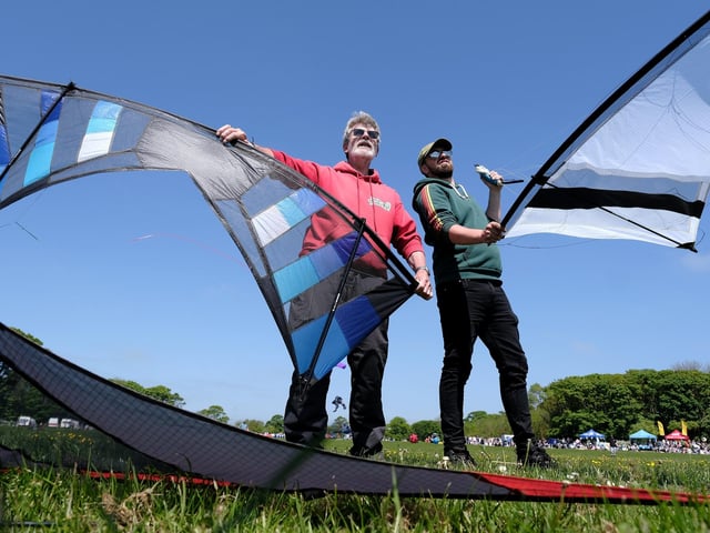 John Whymark and Josh Mitcheson get ready with their kites
