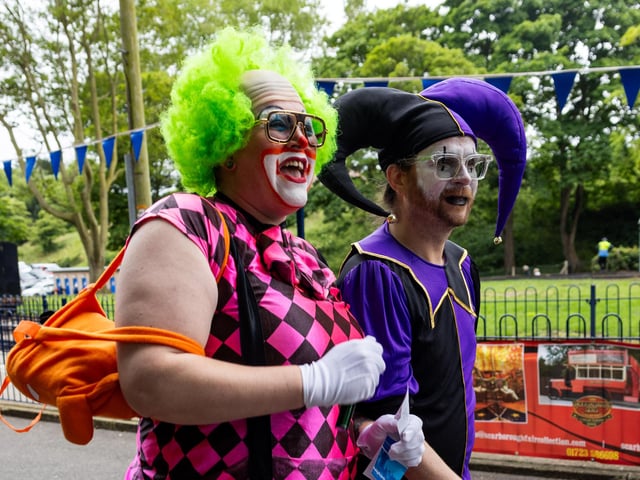 These two may have been a little underdressed for the gig