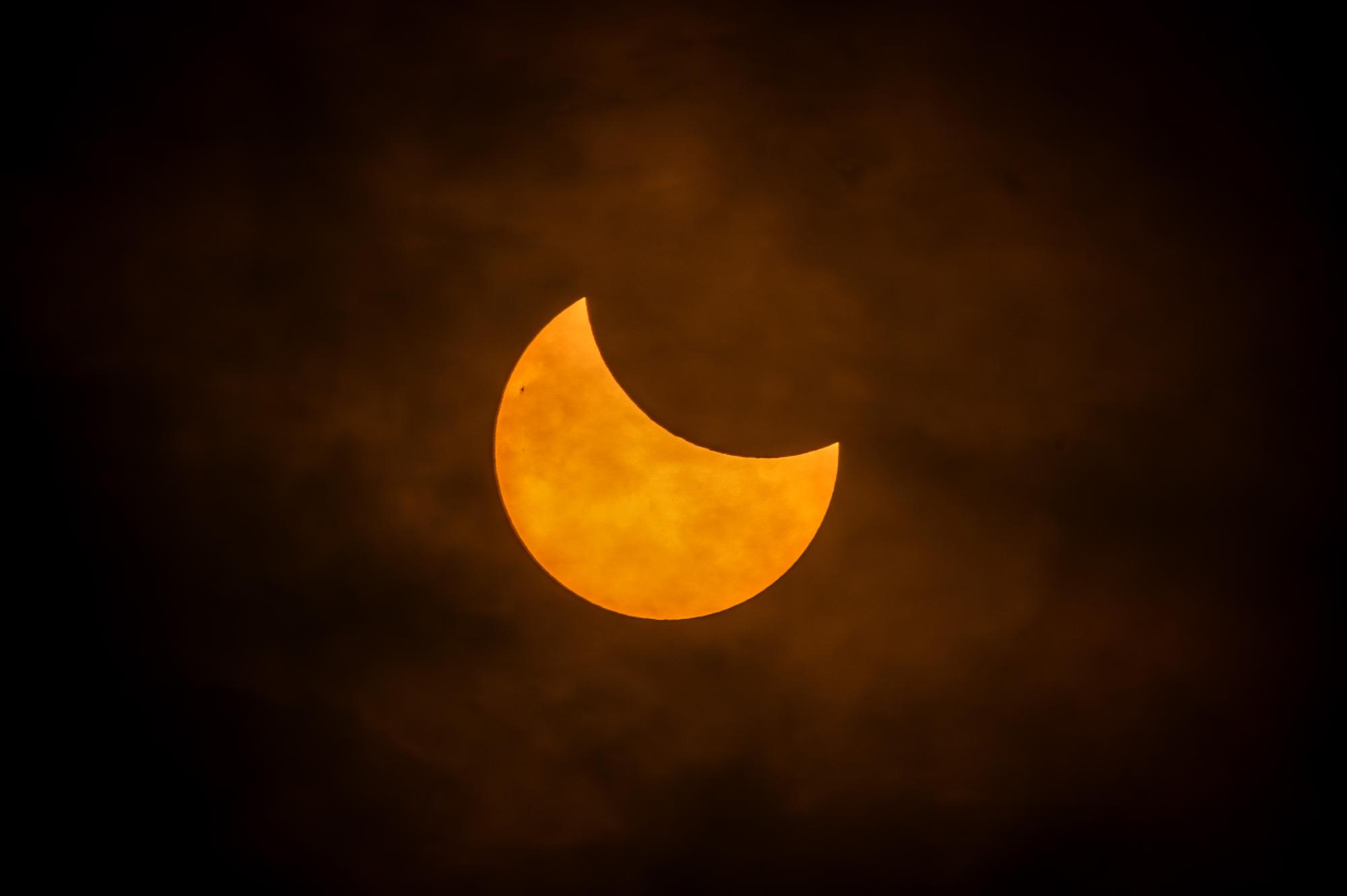 Astro Dog Astronomiekolumne: Totale Sonnenfinsternis – August-Highlight ...