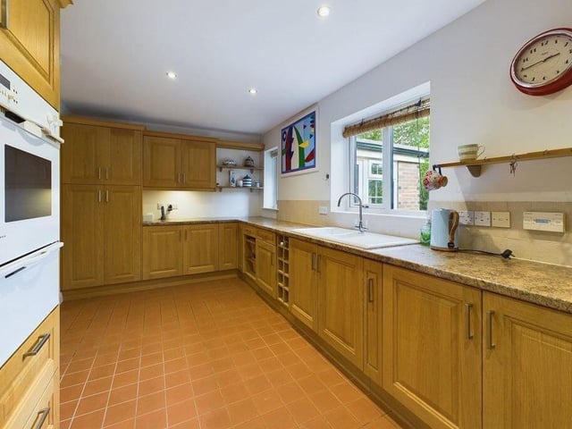 A fully fitted, spacious breakfast kitchen.
