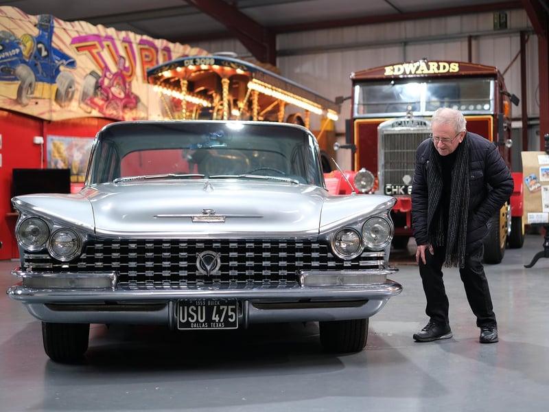 Cecking out the Buick.picture: Richard Ponter