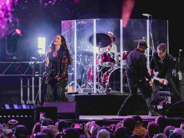 Alanis and her band rocked the night away!