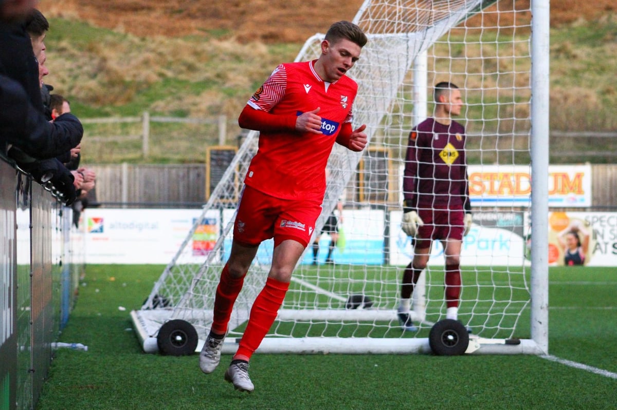 Comeback berani Scarborough Athletic sia-sia saat King’s Lynn Town meraih kemenangan 3-2 di akhir pertandingan