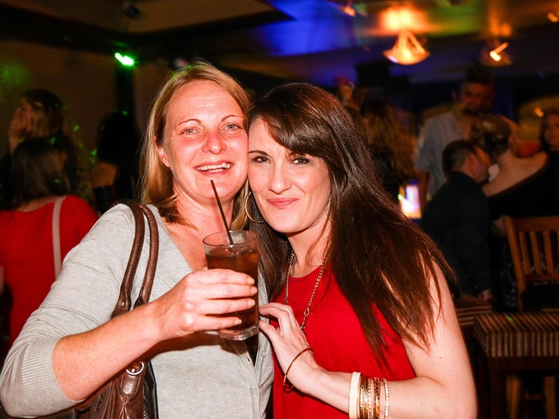 Lyndsey & Hayley enjoying a catch up in Blue Lounge.