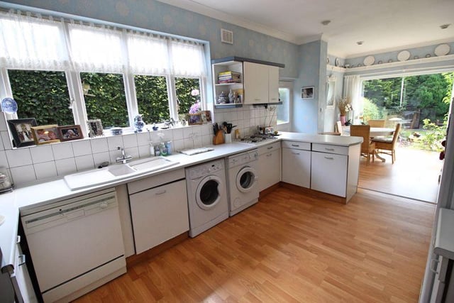 The open-plan breakfast kitchen/dining area.