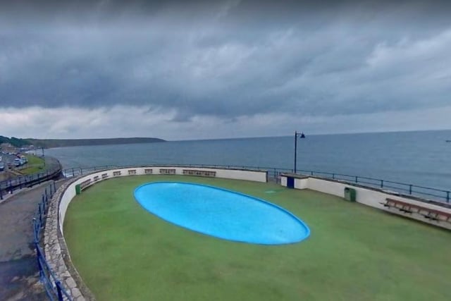 Filey Outdoor Paddling Pool is a free outdoor kids pool located on Filey beach.