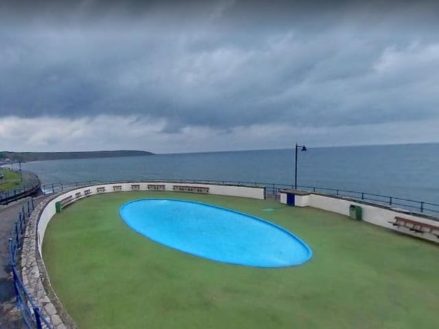 Filey Outdoor Paddling Pool is a free outdoor kids pool located on Filey beach.