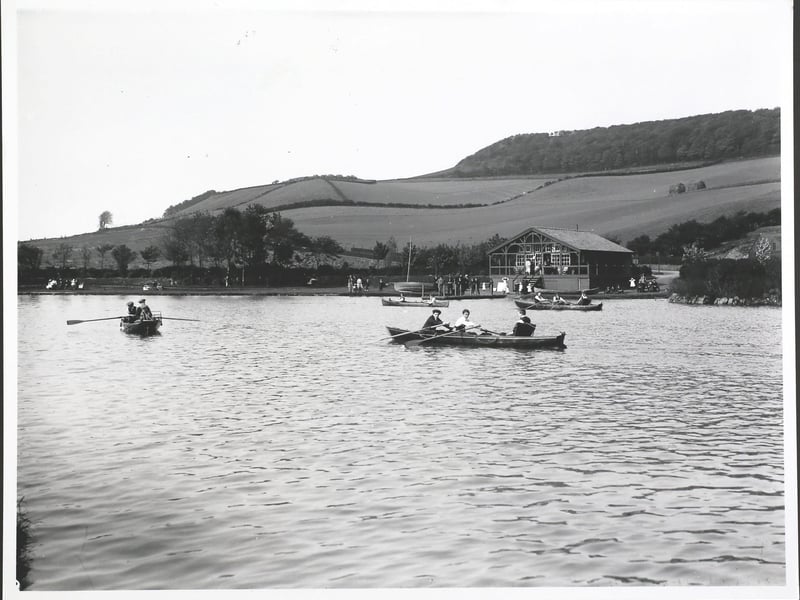 Boating on the Mere, Scarborough, Scarborough. (Photo by Hulton Archive/Getty Images)