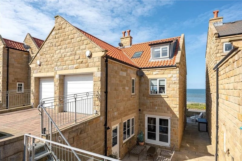 Four-bedroom end terrace house for sale with Carter Jonas, £900,000
Photo: Zoopla