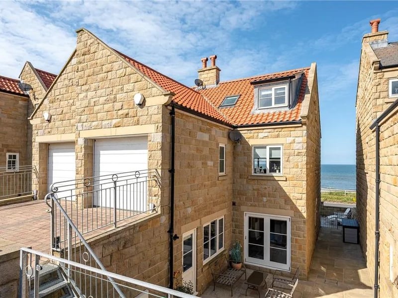 Four-bedroom end terrace house for sale with Carter Jonas, £900,000
Photo: Zoopla