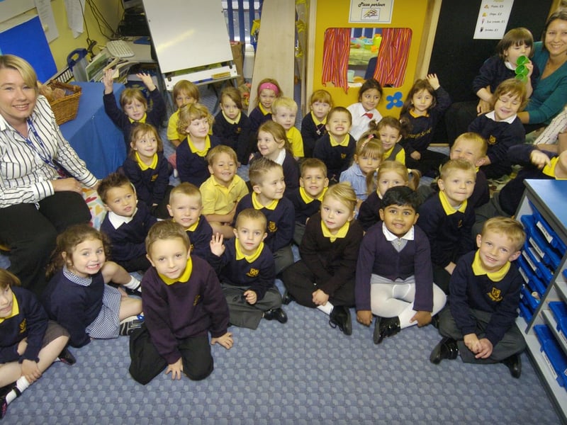 2008. Friarage School reception classes with staff (from left) Teachers Cheryl Cappleman and Kate Woodward-Hay, Teaching Asst Melanie Dowkes-White.