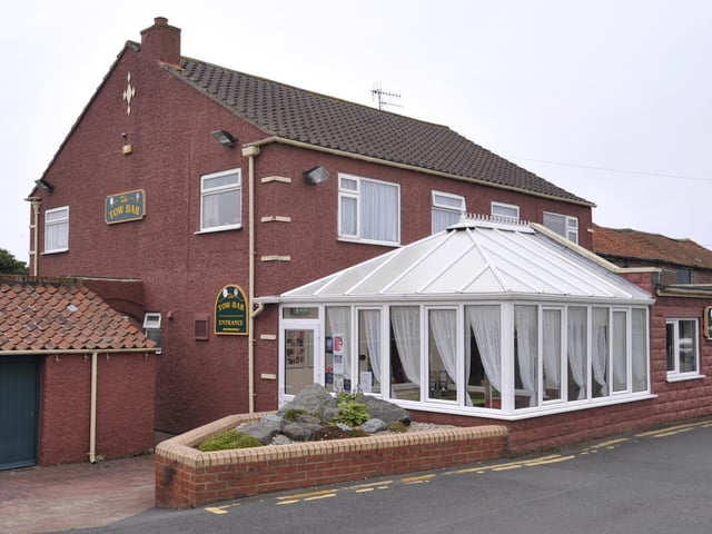 The Tow Bar is located in Cayton and has a large beer garden with plenty of seating. It's located near Cayton Bay, so it's in a perfect location for a pint after a day at the beach.
