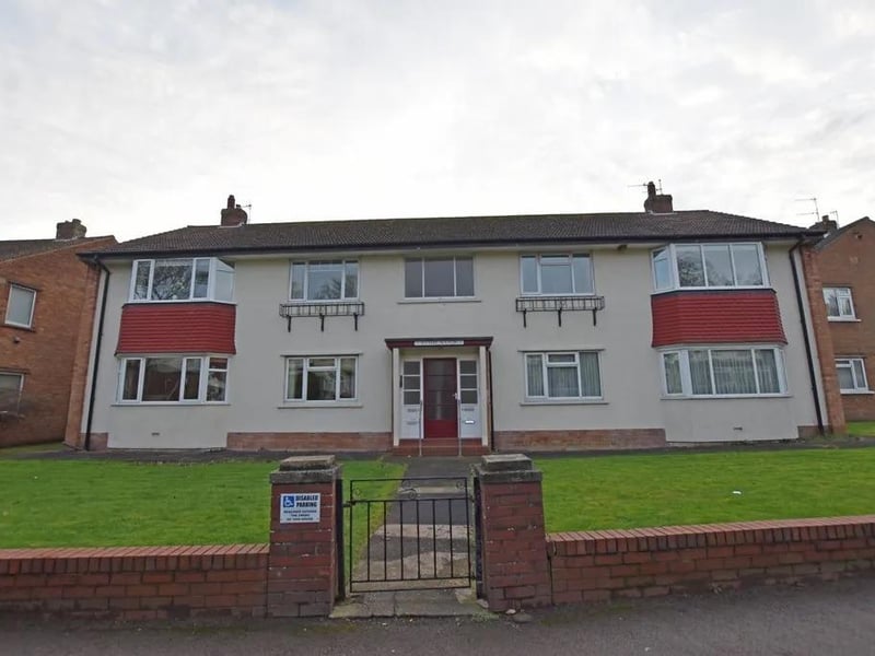 This two bedroom and one bathroom flat is for sale with Tipple Underwood for £155,000