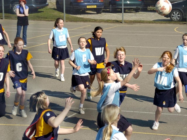 Pindar (dark strip) v Scarborough College in the year 7 Senior Schools inter-school netball tournament held at Graham School. 091451u