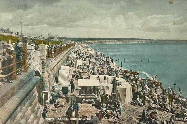 This postcard carries us back to a time when this area of the foreshore was always filled with visitors.