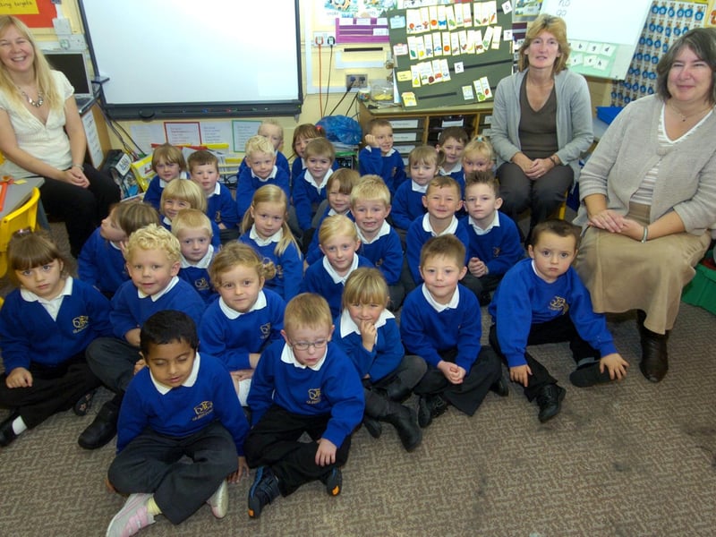 2008. Gladstone Rd Infants Reception Yellow - Staff (from left) Sarah Stuart, Audrey Daniel, Fiona Phillips.