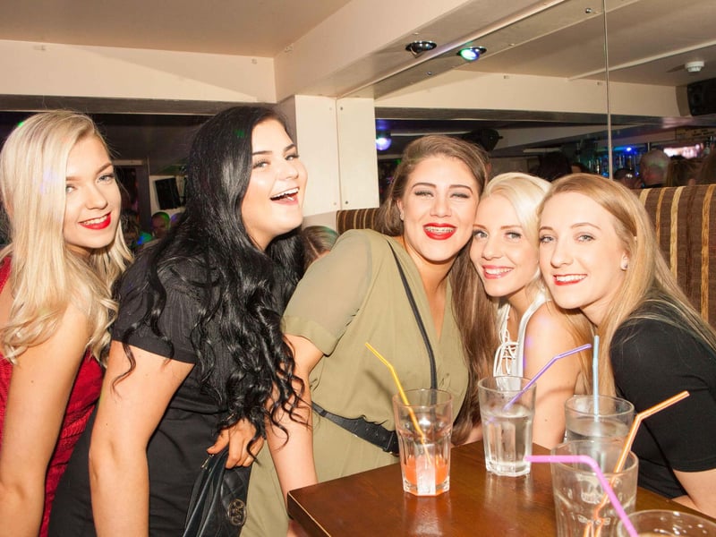 Hannah, Molly, Liv, Ellie & Beth looking glamorous in Snowy's.