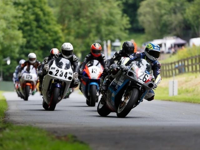 The Barry Sheene Festival at Oliver’s Mount will take place from July 18 until July 20. Edge-of-seat racing, the closest action seen at any race venue, friendly organisers and a stunning setting are all key features of a race weekend at Oliver’s Mount. Importantly, for the racers, the 2.43 mile track has always been regarded as a challenging, tight and twisty circuit, which tests their skills to the maximum. Always a popular meeting with fans and riders alike with it being held in July at the height of Summer. It sees many of the top riders fresh from the TT to take up the challenge once again at Oliver’s Mount.