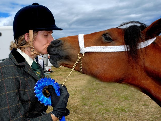 Anna Gospel congratulates her horse Pandora