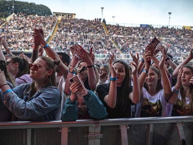 Fans were loving the show!