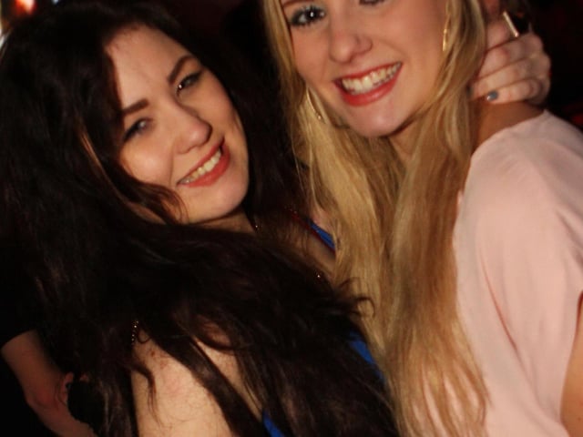 Learna and Ellen at Drop the bomb, Blue Lounge.