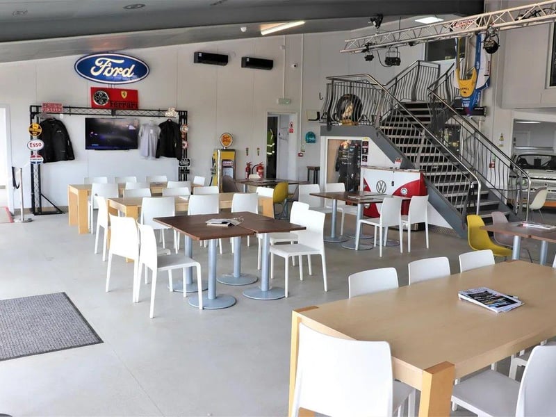 Newly built fully licensed cafe and restaurant situated in a prime trading position in Pickering. Currently listed for sale with Ernest Wilson for offers over £150,000.