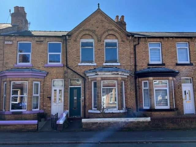 This two bedroom, one bathroom mid terrace home is for sale with Ellis Hay for £120,000.