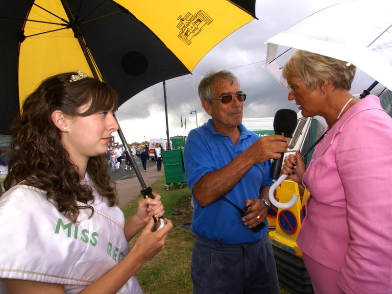 Miss Regatta Rebecca Shackleton and President Jane Kenyon are interviewed at the 2007 regatta.
w073313a
