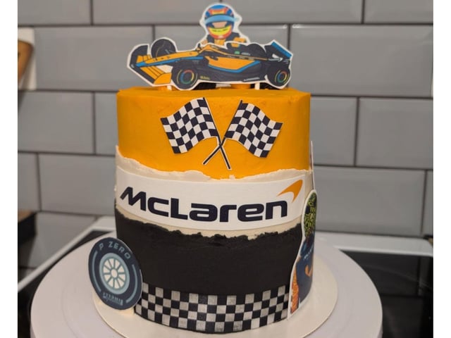 A striking Mclaren cake