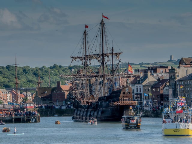 The Galeón Andalucia arrives at its new temporary home.