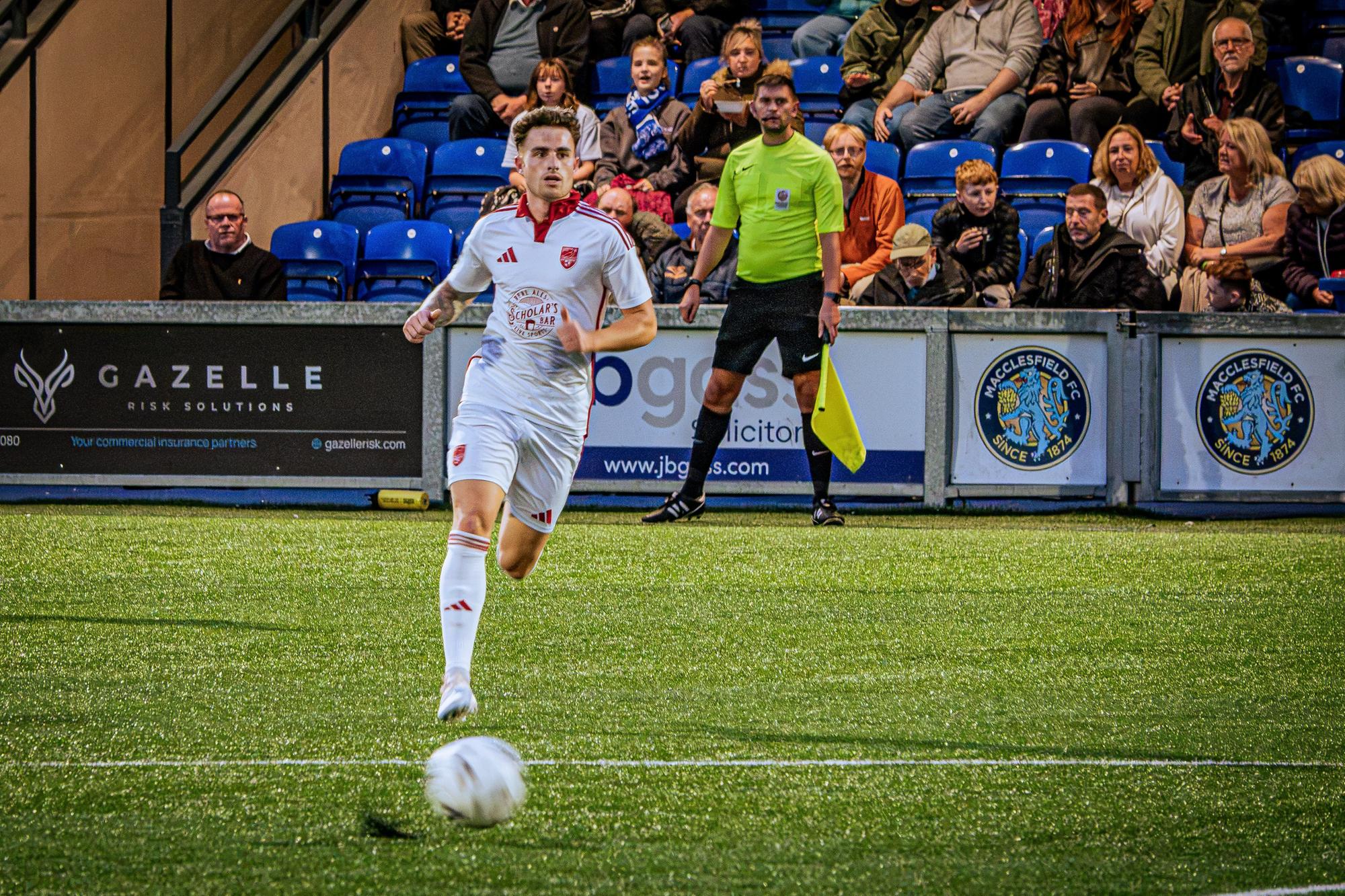 Scarborough Athletic kommt gegen Macclesfield (10 Mann) nicht über ein ...