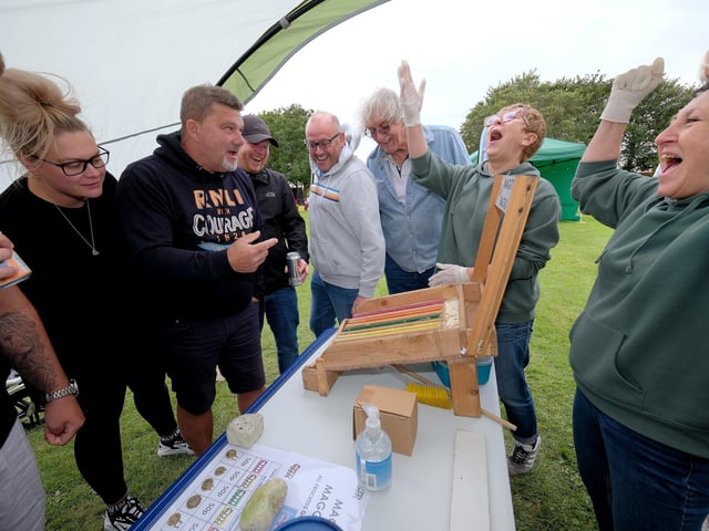 The big finish to the maggot racing