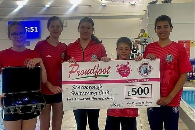 The donation was received by club captain Eleanor Kirby, vice captains Savannah Foster and Olivia Pawlicka and national swimmers Wiktor Gora and Sammi Baloch.