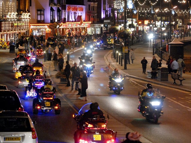 Foreshore Road became even more glitzy as one hundred of chromed and polished Honda Goldwing motorcycles came to Scarborough.