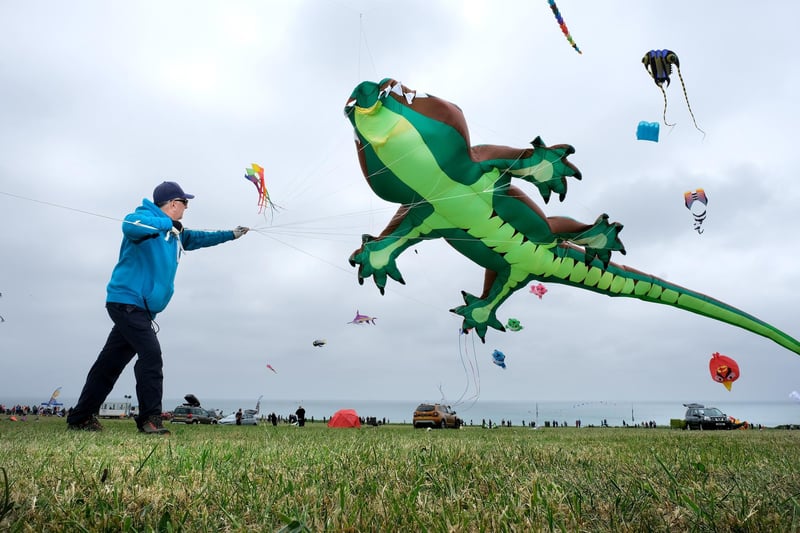 Andy De Sadelleer's impressive kite takes flight.