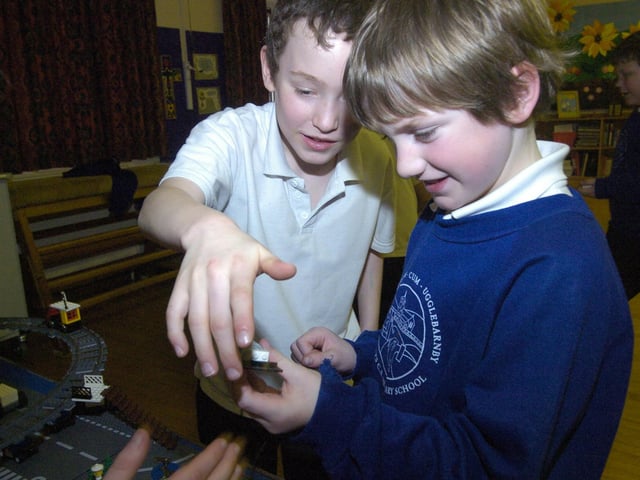 Electric lego session at Sleights School, w101106c