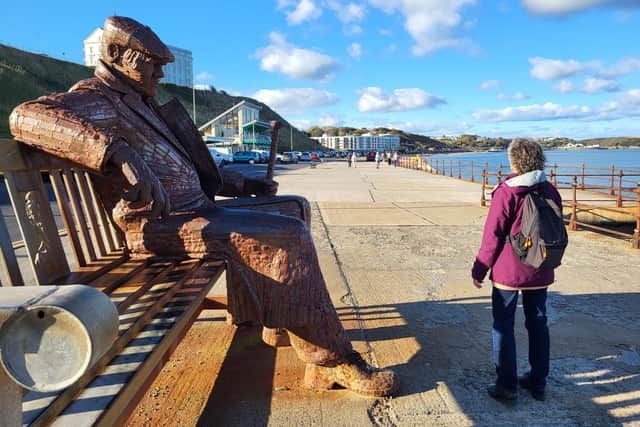 Freddie Gilroy Statue, Scarborough. Courtesy Anttoni James Numminen, LDRS