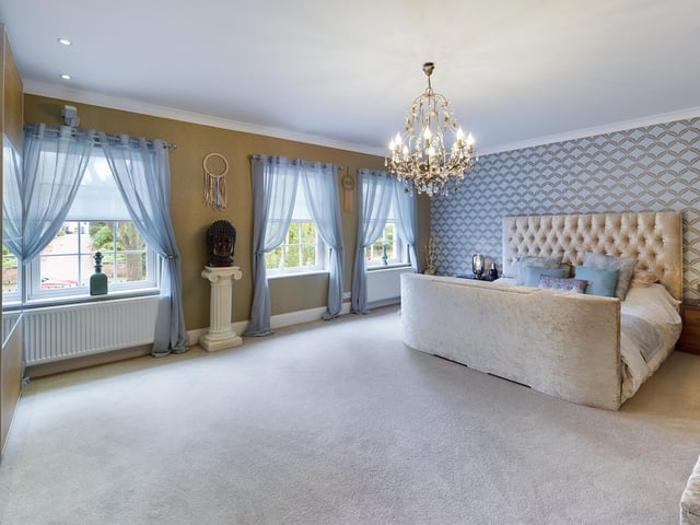 Every one of the bedrooms within the property has its own en suite facility.
