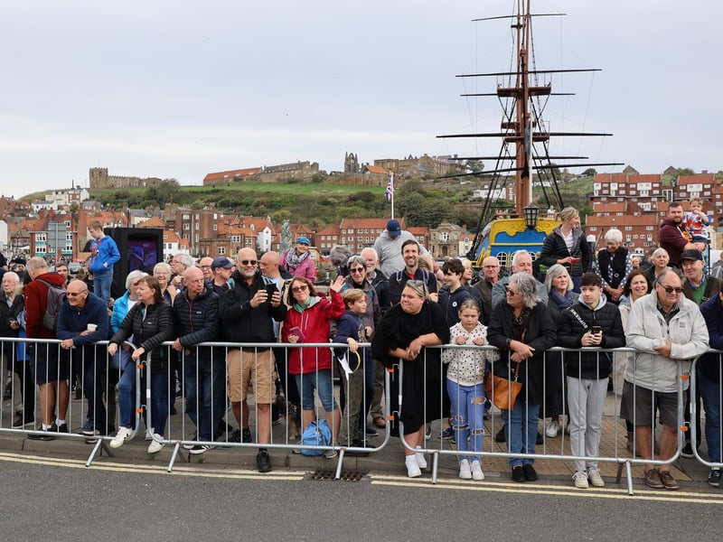 Crowds at the ready.
picture: Richard Ponter