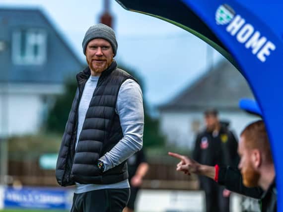 Assistant boss Jason Kennedy has signed a new Whitby deal until the end of the 2025/26 season