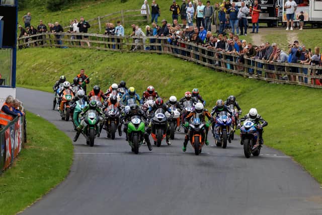 Stars return to Oliver’s Mount for Steve Henshaw Gold Cup meeting. PHOTO BY BEN BROADLEY