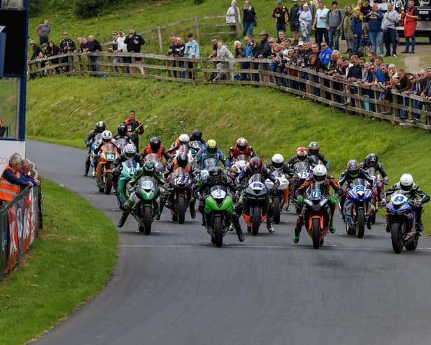 Stars return to Oliver’s Mount for Steve Henshaw Gold Cup meeting. PHOTO BY BEN BROADLEY