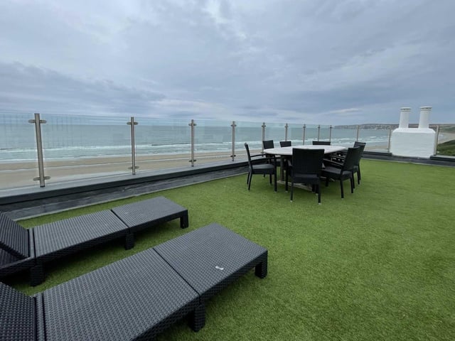 A private spot from which to savour the sea, beach and cliffs.
