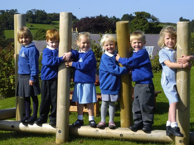 2007 Lealholm New Starters pictured are Gracie Burridge, Joseph Peirson, Hannah Thompson, John Welford, Eva Adamski and Rosie Hutt
