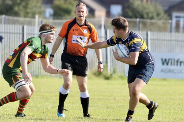 Bridlington RUFC look to hold off Selby RUFC.