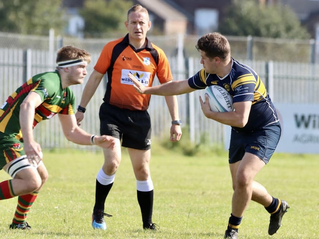 Bridlington RUFC look to hold off Selby RUFC.