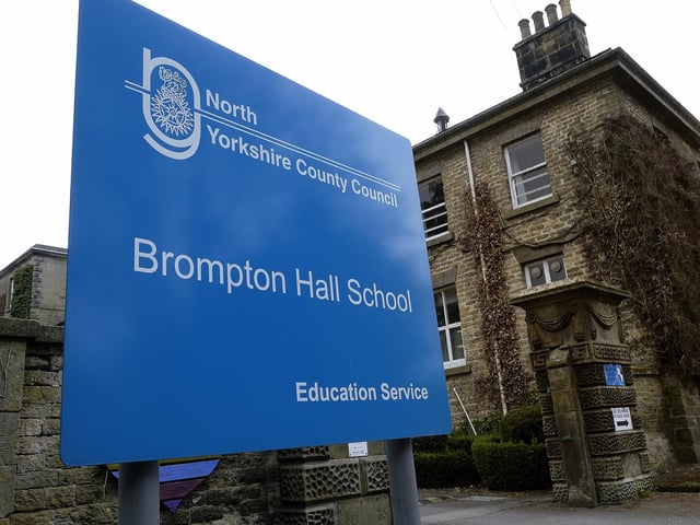 At this school, a total of 172 days were lost to illness in 2021/22, an average of 9.6 per teacher. 15 teachers took sickness absence, representing83.3% of the workforce.