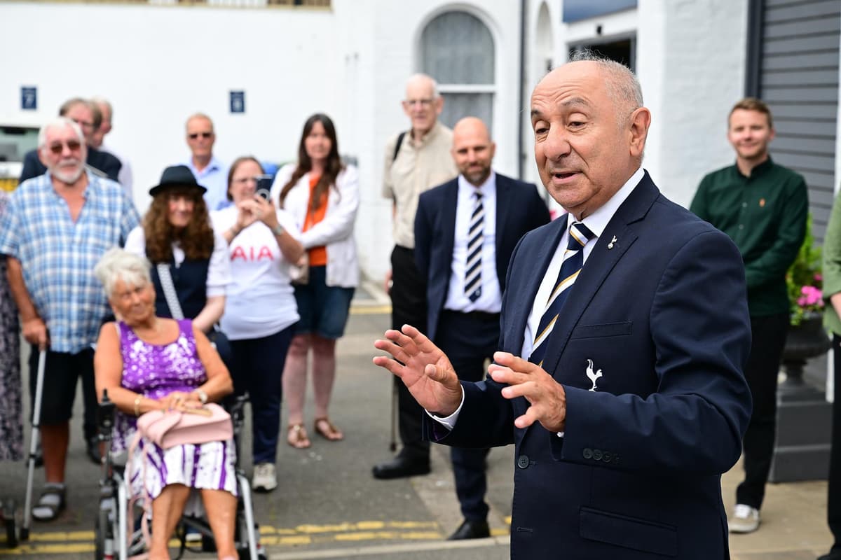 Spurs legend Ossie Ardiles attends Bill Nicholson's blue plaque unveiling ...