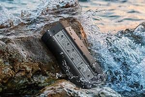 The ENACFIRE Soundtank has a certified IPX7 waterproof rating. Image: ENACFIRE